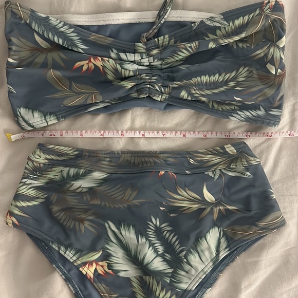 Bikini Set swim top and bottom size Medium - Picture 5 of 7